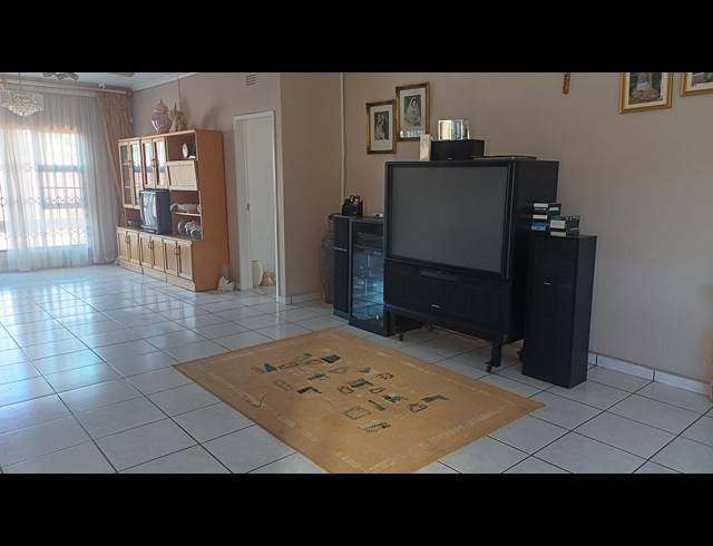 5 BEDROOM FREEHOLD FOR SALE IN WINCHESTER HILLS